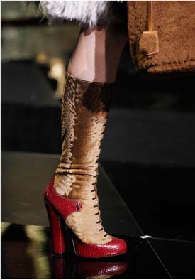 Чоботи 2011-2012: модне взуття