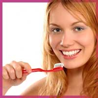 Як правильно чистити зуби: білосніжна посмішка починається з малого