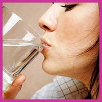 Запивати їжу водою небезпечно для організму?
